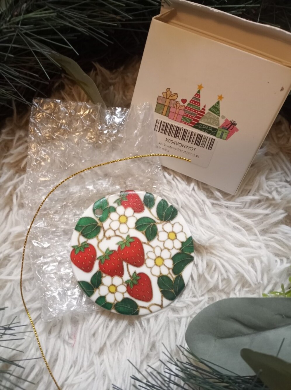 Strawberry & Daisy Decorative Ceramic Ornament - White, Red, Green